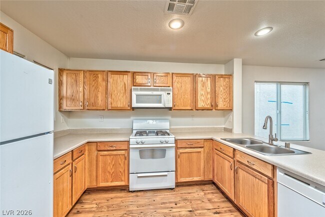 Building Photo - 9219 Hollander Ave