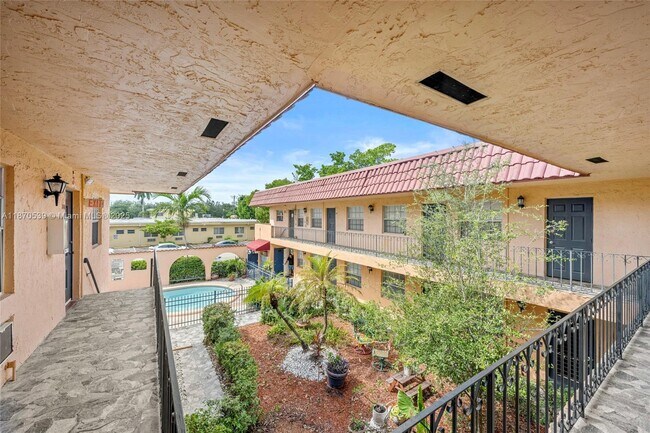 Building Photo - 1545 Miami Rd
