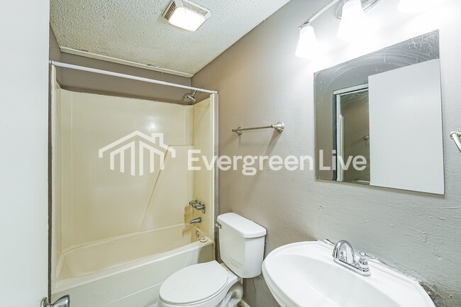 Building Photo - 121 Winchester Dr