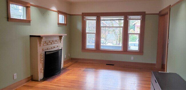 Building Photo - 4832 SE Harrison St