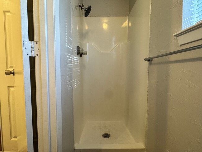 Building Photo - 405 Cypress Cir