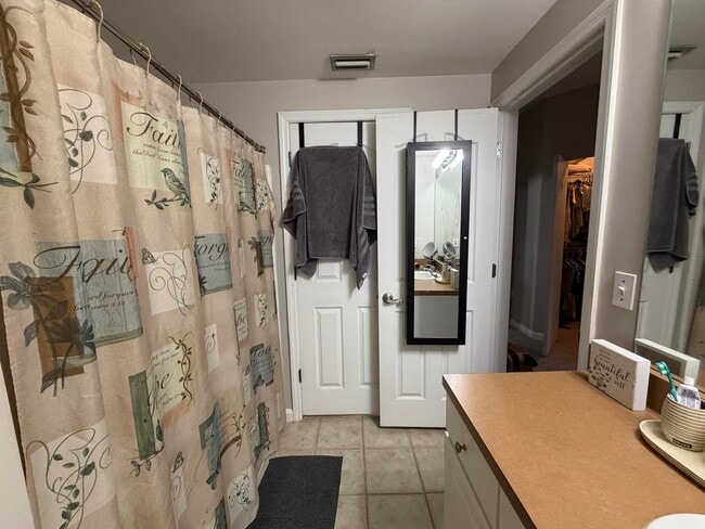 Building Photo - 2052 Alta Meadows Ln