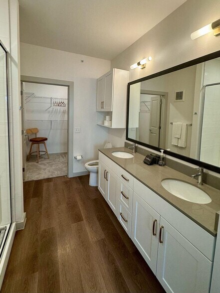 Building Photo - 1301 Leah Ave