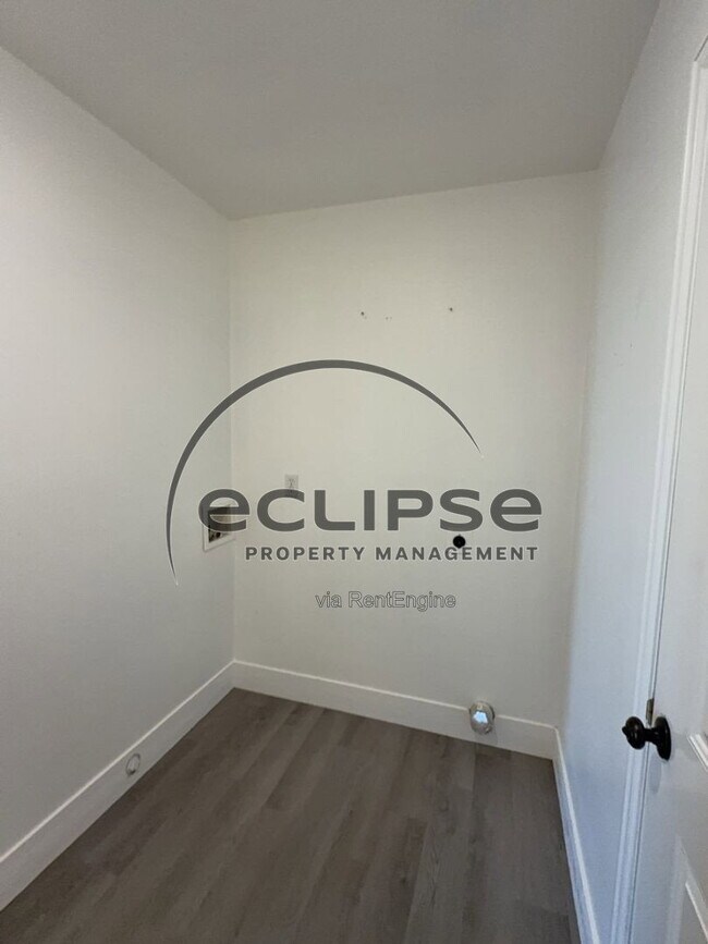 Building Photo - 560 Huntington Point Ln