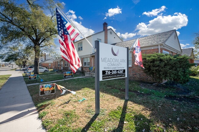 Building Photo - Meadowlark Apartments