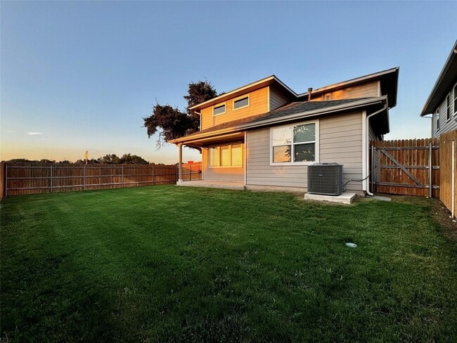 Building Photo - 100 Geminiflora Bend