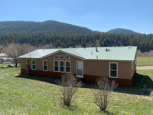 Building Photo - Serene, beautiful home in the Lower Blanco area of Pagosa!!