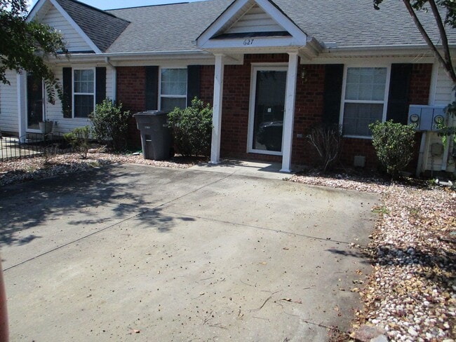 Building Photo - Townhome in Evans