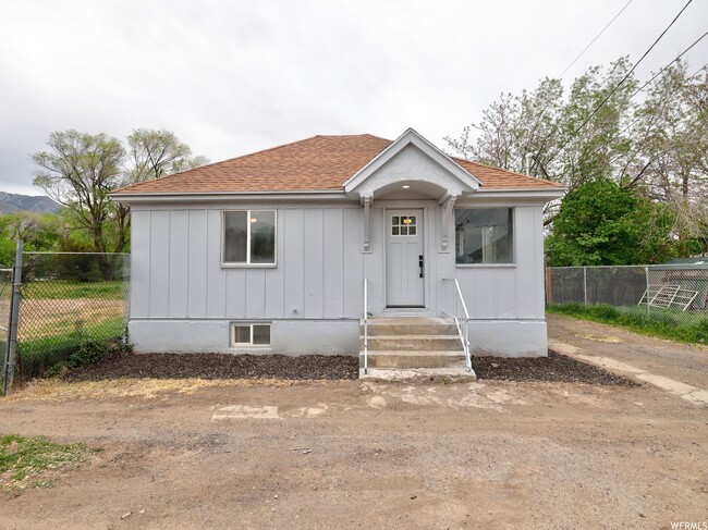 Primary Photo - Brand New Updated studio home is a must se...