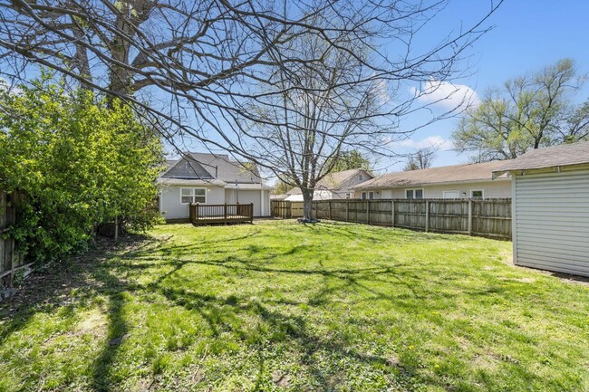 Building Photo - REMODELED 3 Bed | 1 bath | FENCED IN YARD ...