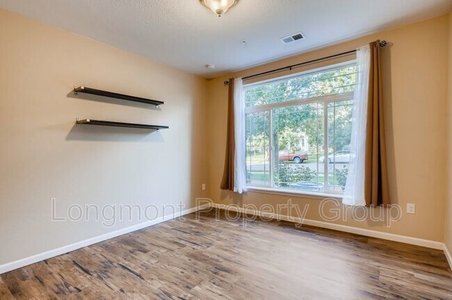 Building Photo - 804 Summer Hawk Dr