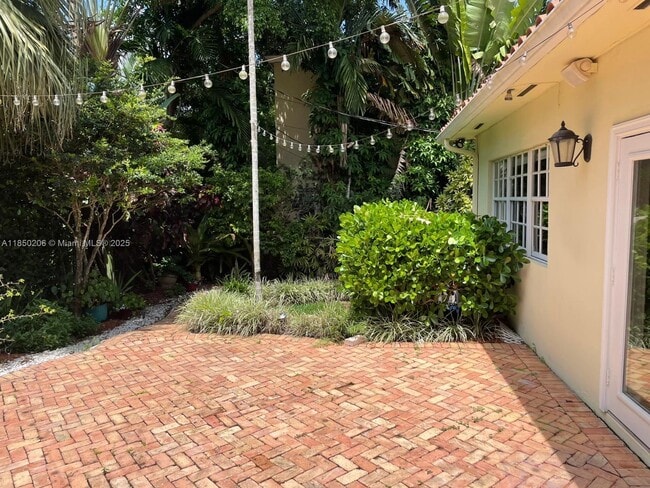 Building Photo - 1512 Certosa Ave