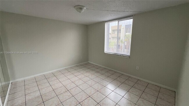 Building Photo - 10000 NW 80th Ct