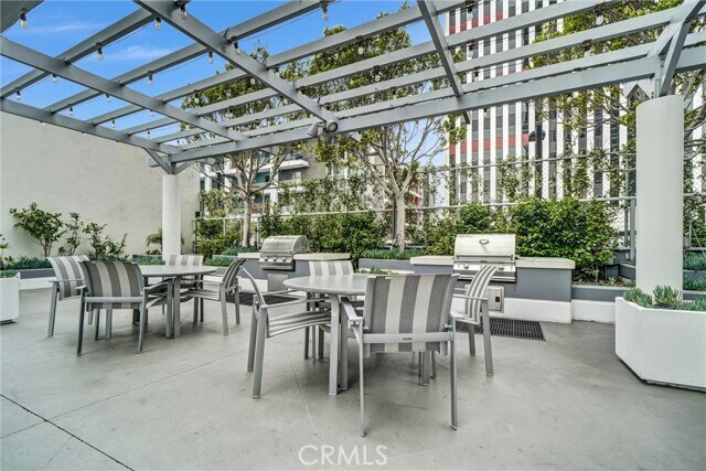 Building Photo - 411 W Seaside Way