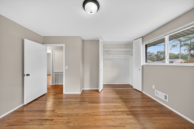 Building Photo - 2327 Mura Dr