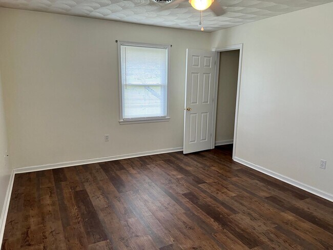 Building Photo - Large home in convent Blacksburg location