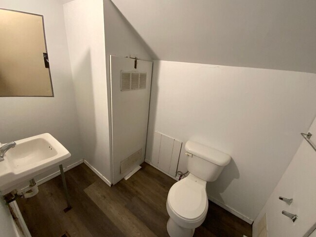 Building Photo - 505 East Rollins St