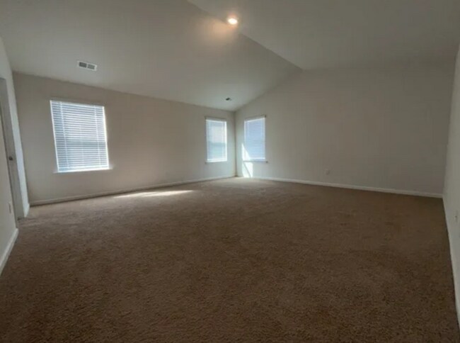 Building Photo - Beautiful Piedmont Home