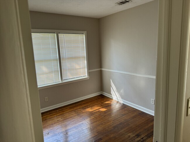 Building Photo - 4479 Oriole St