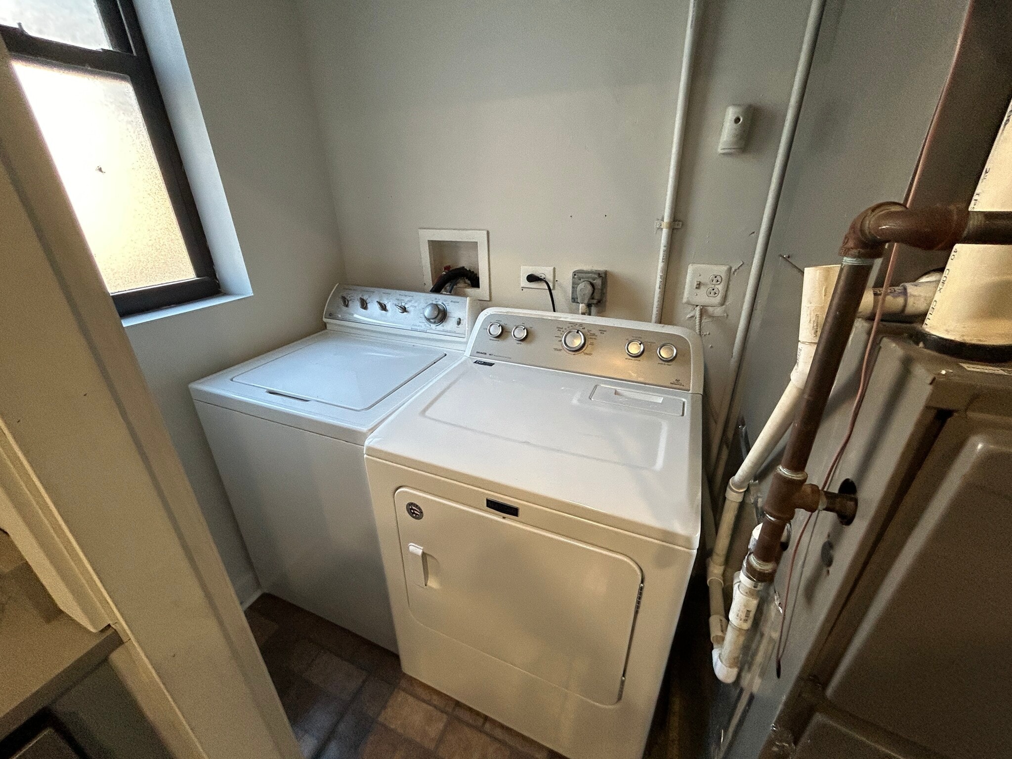 Building Photo - 3400 W Evergreen Ave