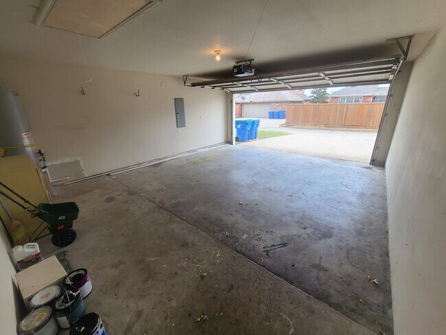 Building Photo - Rowlett Home in Great Location w/ Community Park, Pools, & Playground. Includes All Appliances!