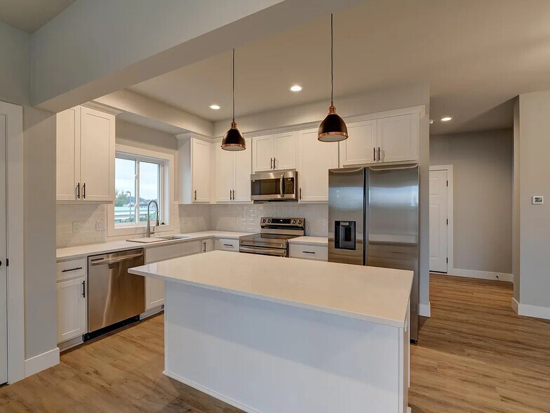 Building Photo - 115 Prairie Heights Dr