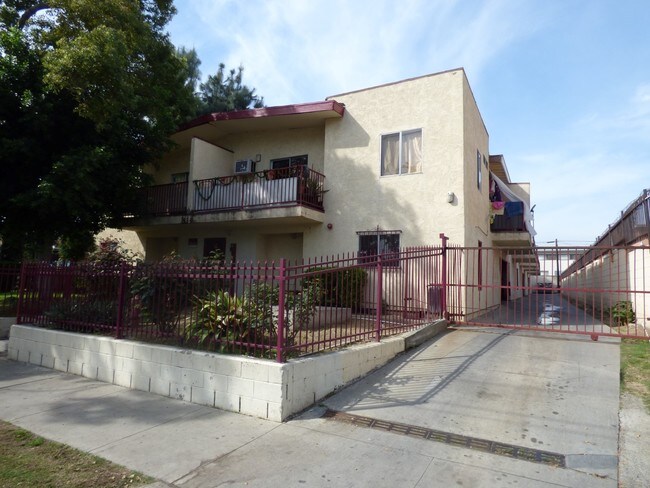 Primary Photo - 839 N Summit Ave