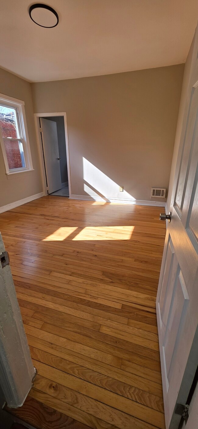 Building Photo - 1828 W Lombard St