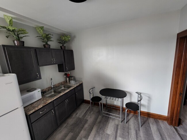 Building Photo - 1308 119th St