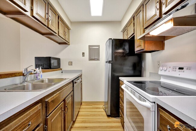 Building Photo - 2201 Romig Pl