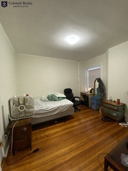 Building Photo - 1587 Beacon St
