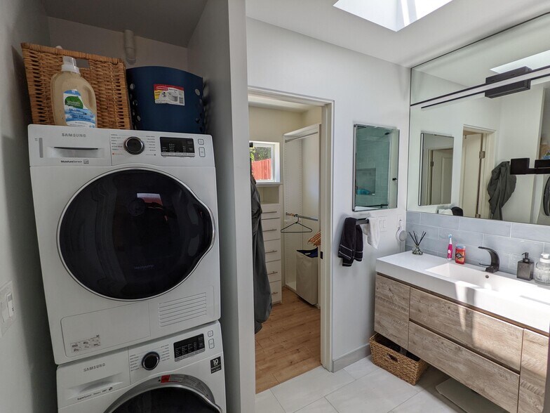 Building Photo - 820 46th St