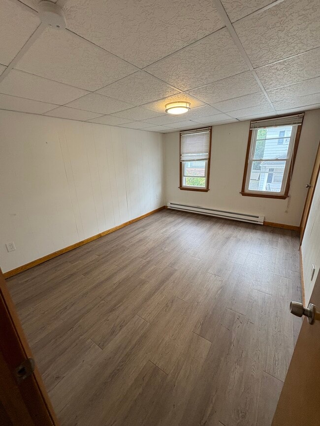 Building Photo - 104 E Breaker St