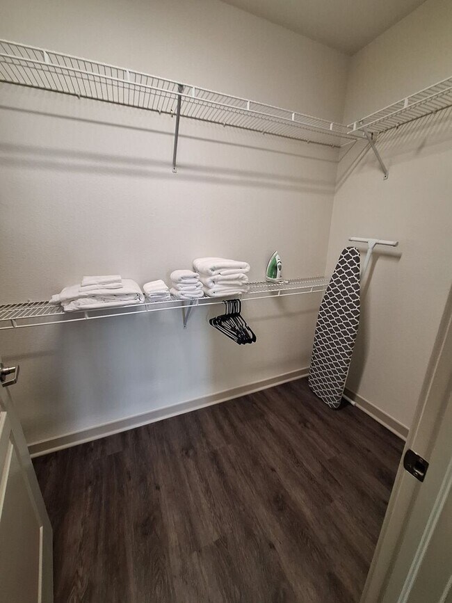 Building Photo - CH-Cortland Flatirons