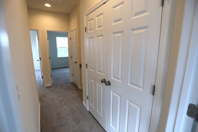Building Photo - 14317 Summit View Ln