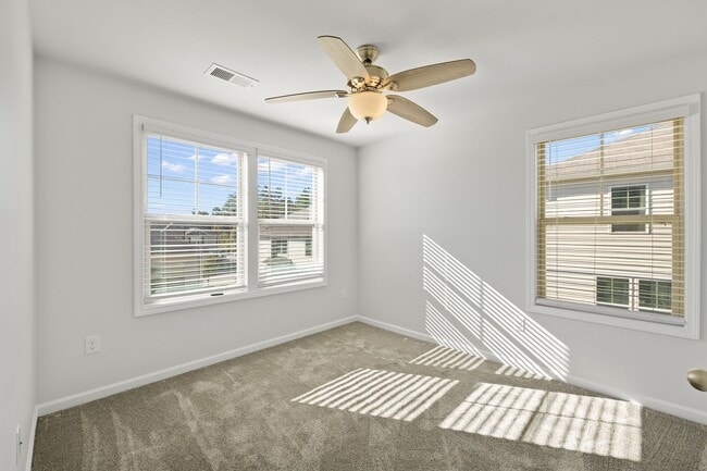 Building Photo - **Spacious 3/2.5 Townhome in Durham**