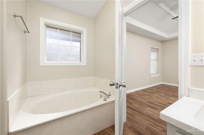 Building Photo - 17 N Popotillo Ave