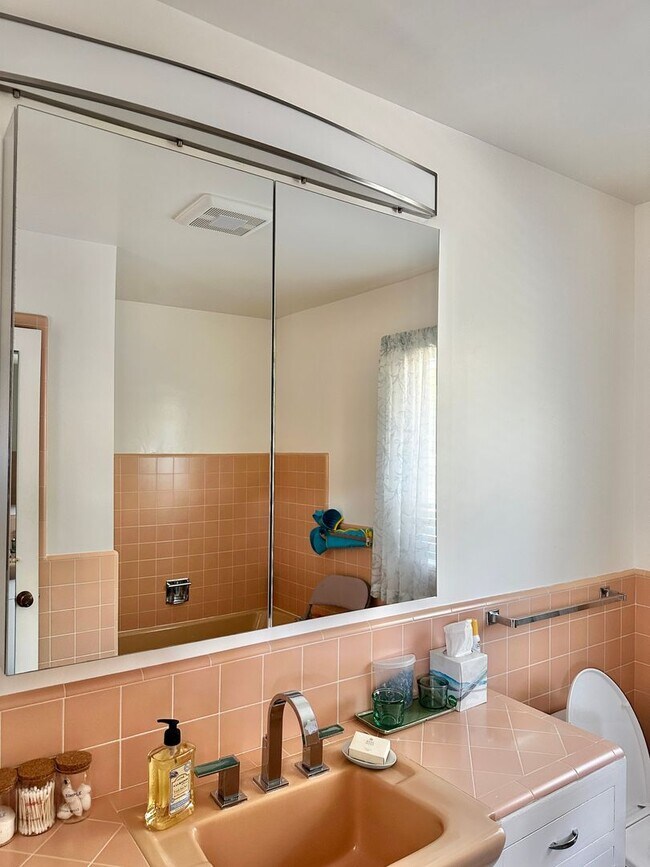 Building Photo - Hatton Fields Retreat with Guest Suite and...
