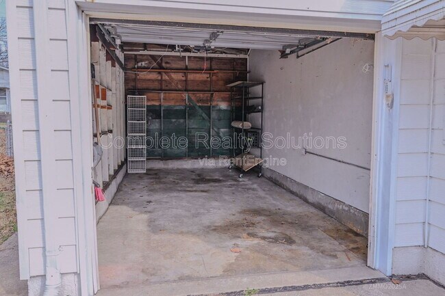 Building Photo - 10200 Tappan Dr
