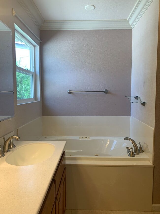 Building Photo - Spacious 3 Bedroom 2 Bath Home in Arden Ar...