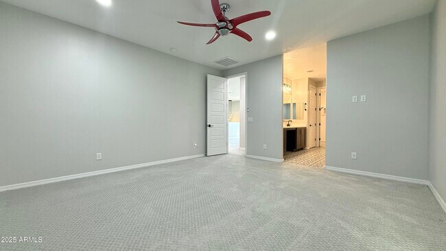 Building Photo - 26410 N Thornhill Dr