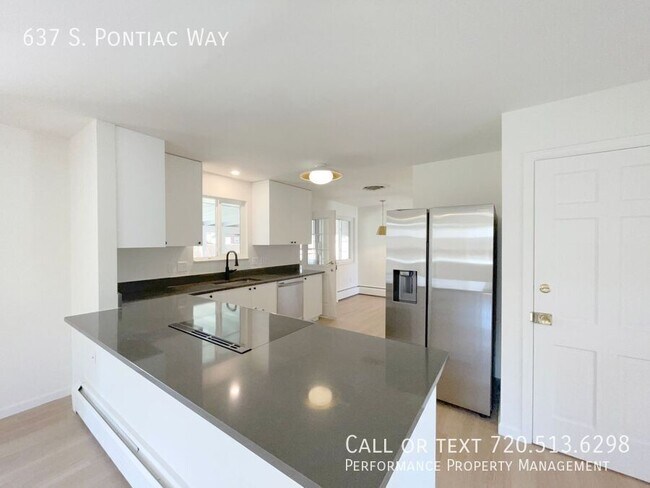 Building Photo - 637 S Pontiac Way