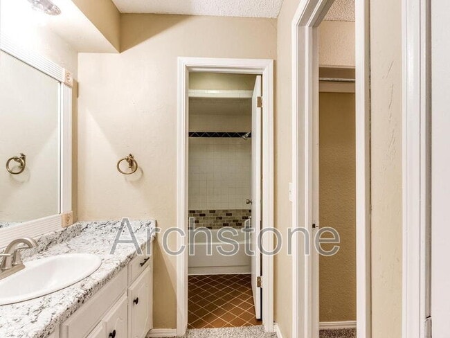 Building Photo - 6605 Lyrewood Ln