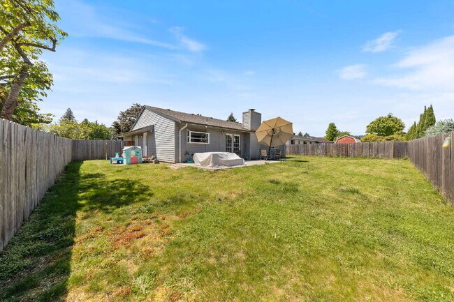 Building Photo - Charming 3-Bedroom Home with 2 Full Baths ...