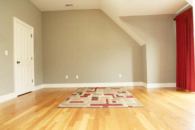 Building Photo - 109 Forest St