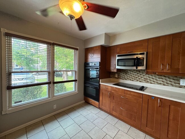 Building Photo - Charming Waterfront Townhouse in Virginia ...