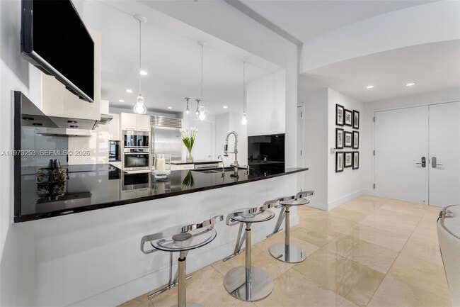 Building Photo - 17121 Collins Ave