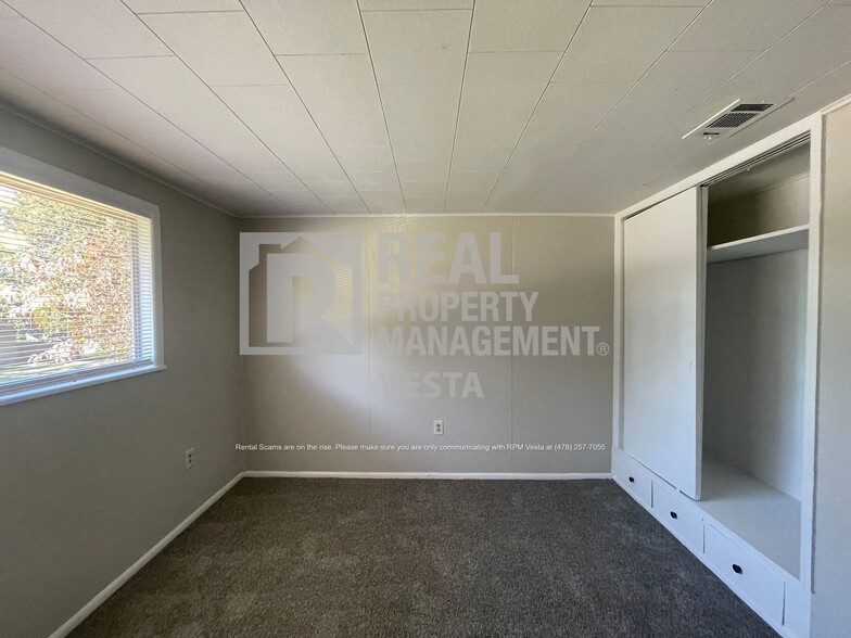 Building Photo - 618 Cedarwood Dr