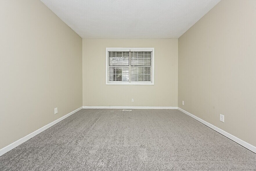 Building Photo - 130 Maple Pl