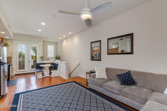 Building Photo - 623 S Roosevelt St